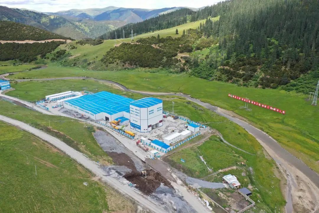 “站”立高原！8827太阳集团搅拌站助力川藏线建设！