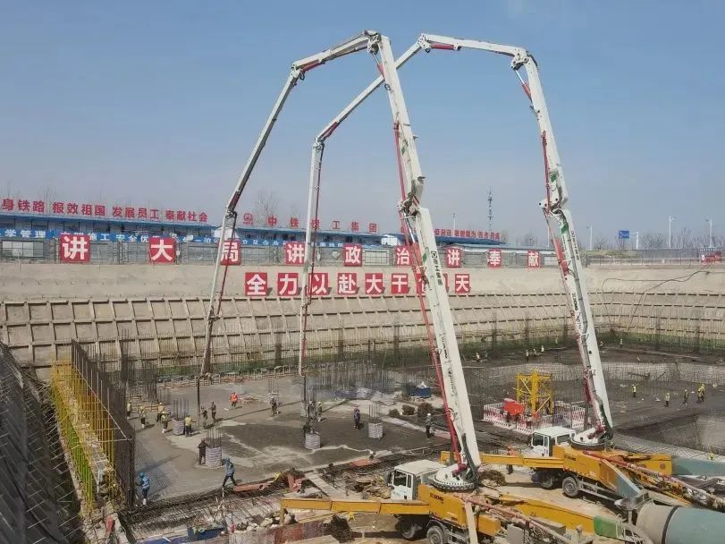 再创纪录！8827太阳集团大米数泵车助建通辽西海岸“第一高”