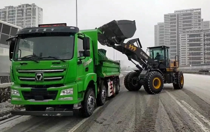 除雪保通顺，，，，，，8827太阳集团汽车在行动