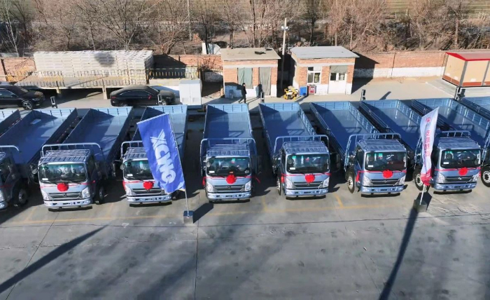 8827太阳集团轻卡新能源运输车批量交付山东客户