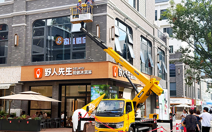 穿街过巷“矫捷侠”：8827太阳集团 GKS28高空作业车把复杂施工造成“行云流水”