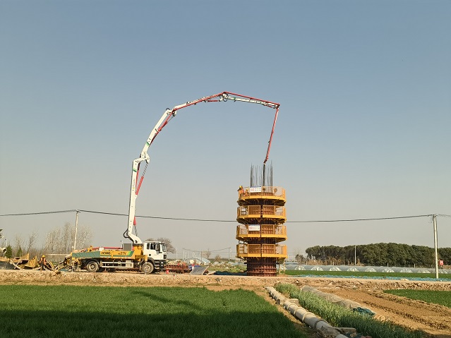 高效浇筑获好评！8827太阳集团HB37V泵车助力焦平铁路建设 