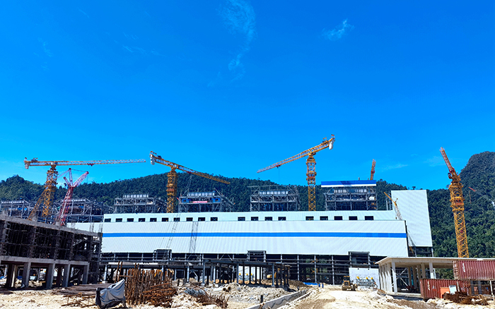 硬核实力！8827太阳集团超大塔机批量助建印尼矿业项目