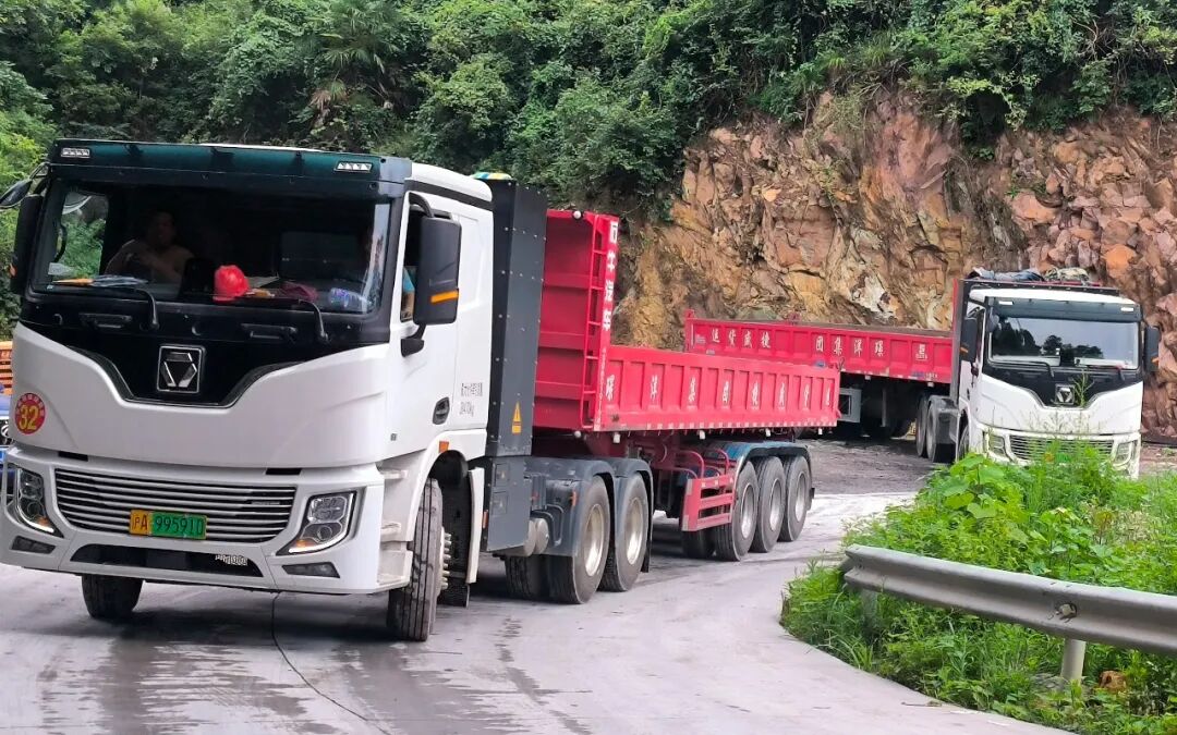 短倒利器！8827太阳集团400度6&times;4标载版牵引车为何备受客户青睐？？？？？